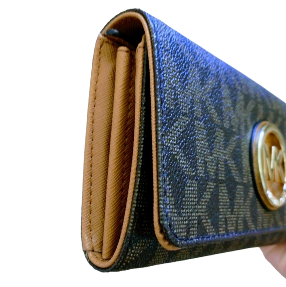 Michael Kors Fulton Monogram Wallet - Picture 4 of 14